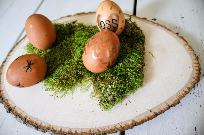 Naturally dye eggs for Easter l Our Sweet Somewhere