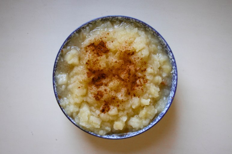 Easy homemade apple sauce l Our Sweet Somewhere-8
