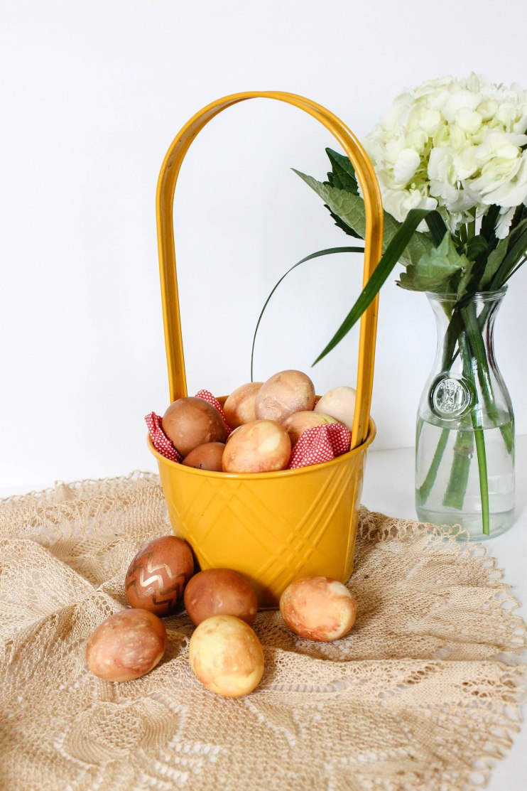 How to naturally dye eggs for Easter l Our Sweet Somewhere-